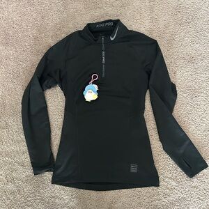 Cute women’s Nike Dri-fit Sweater!